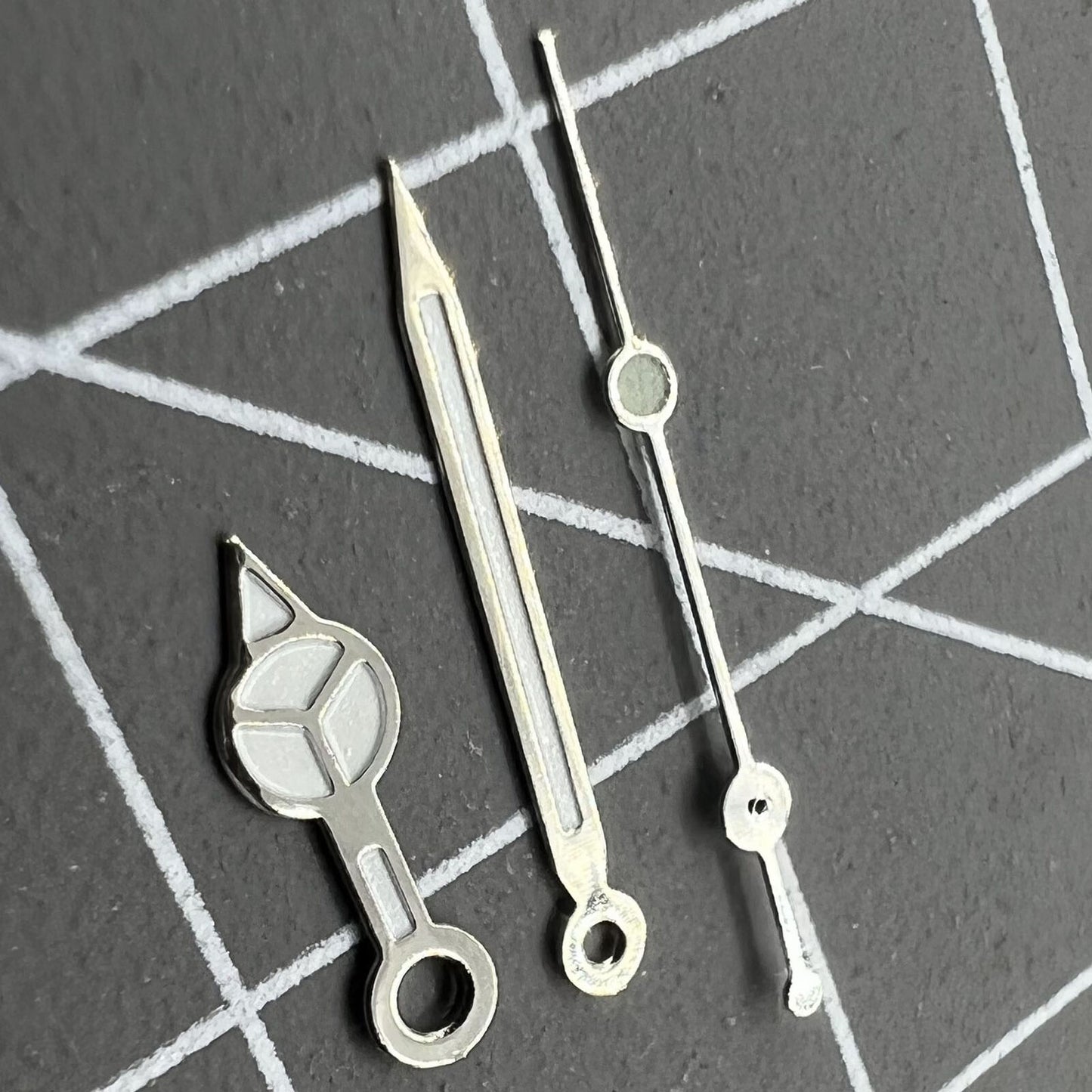 13 mm silberner Rand mit grünem Leuchtzeiger für das Quarzwerk Ronda 515