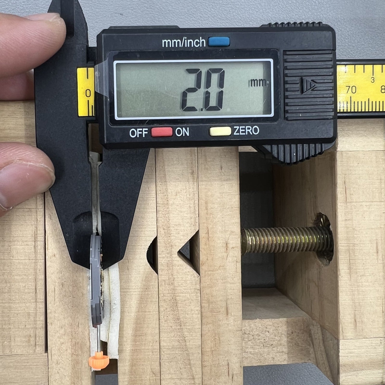 Japan Miyota 1S13 quartz watch movement with date window at 3 o?clock, precise timekeeping by Miyota