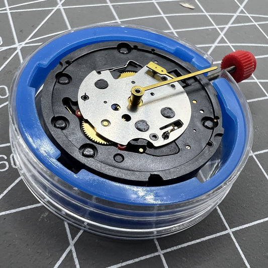 Swiss Made ETA G15.562 quartz watch movement with 3 hands for precise timekeeping.