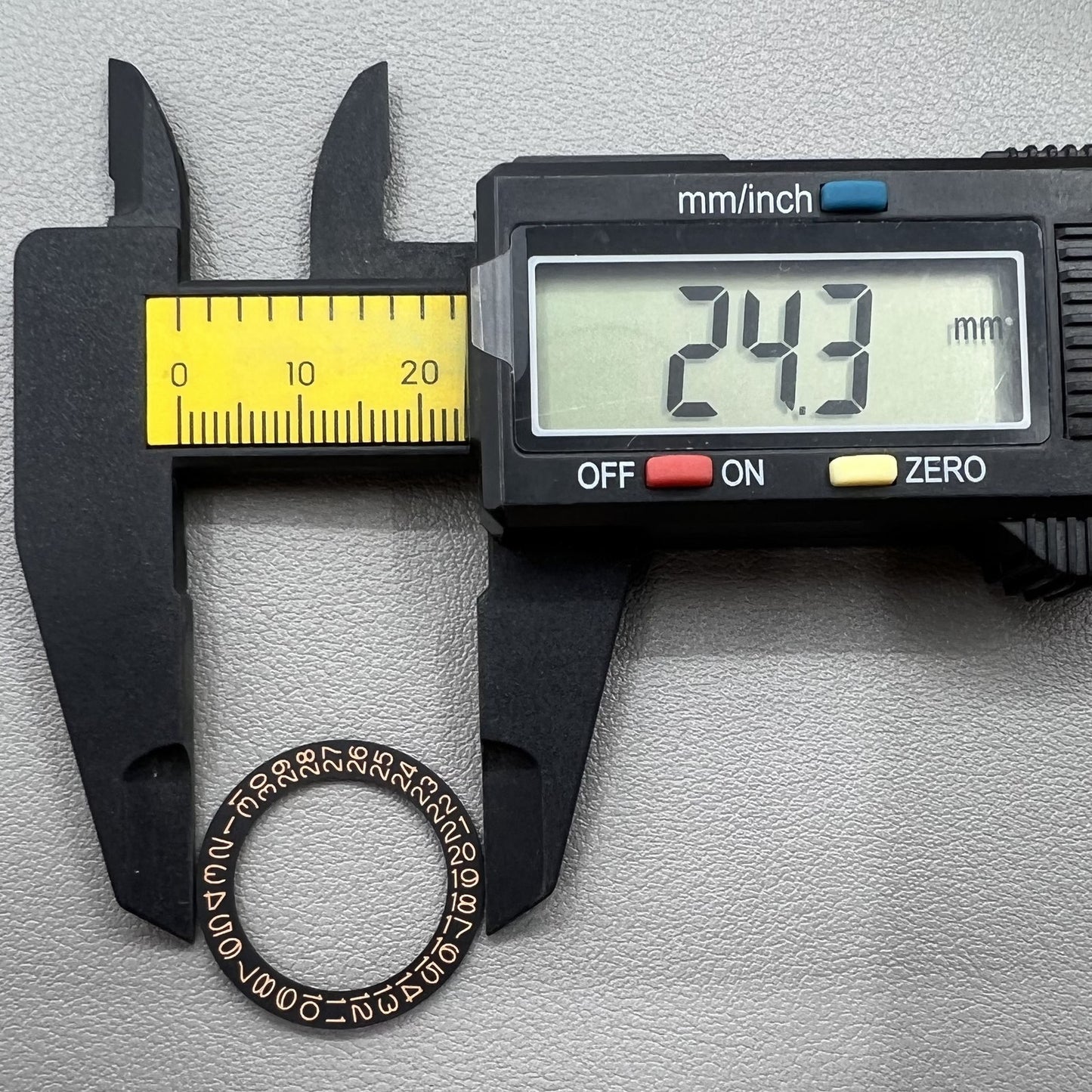 2 Stück Datumsrad Braun auf Schwarz Hintergrund für NH35 NH36 Uhrwerk