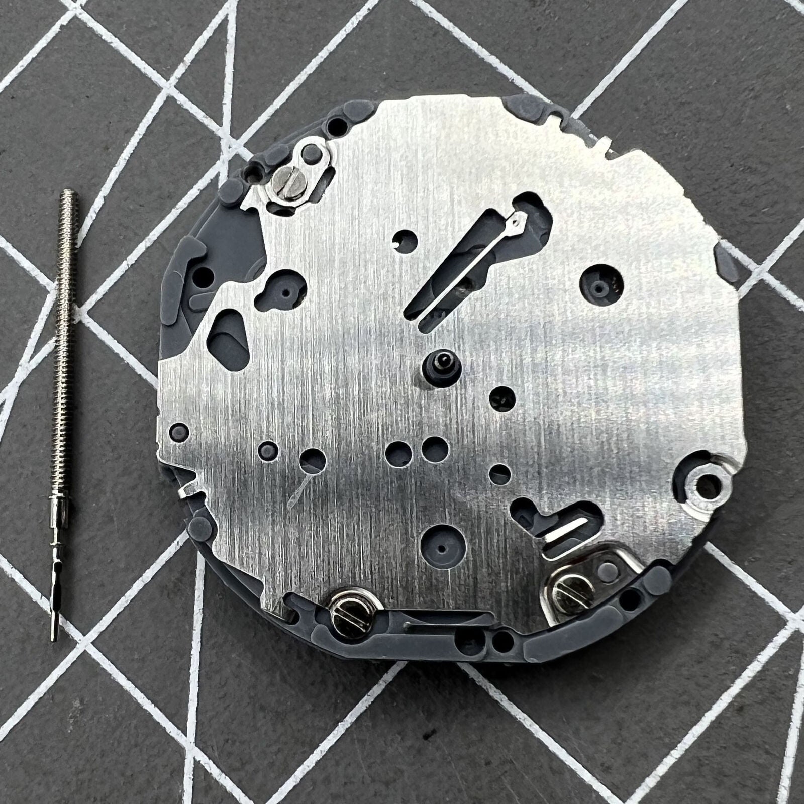 Hattori Epson quartz watch movement VH31A for precise timekeeping in watch accessories.
