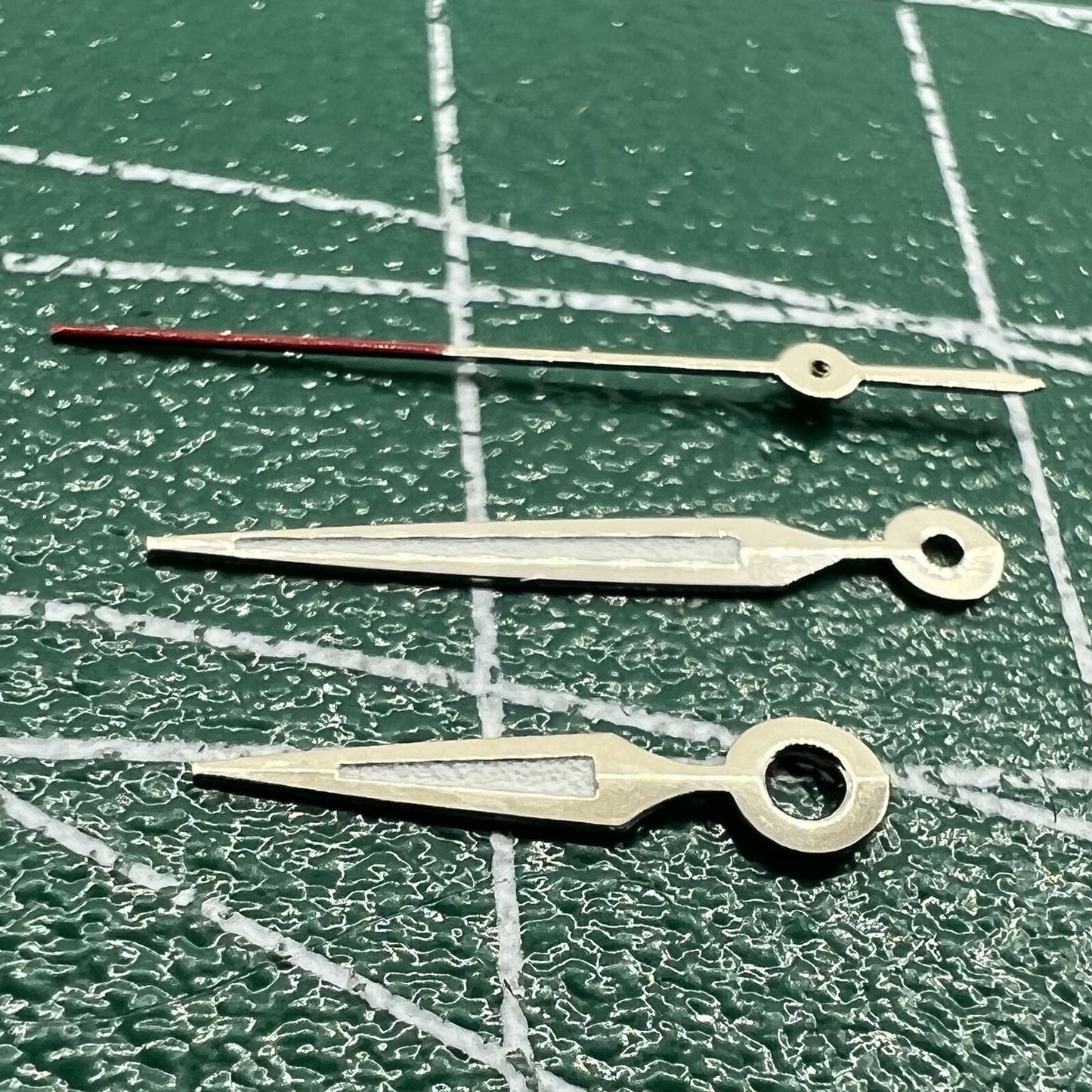 P1-H2-C1 luminous arrow-shaped watch hands for Miyota 2035 movement, bright and precise time display.
