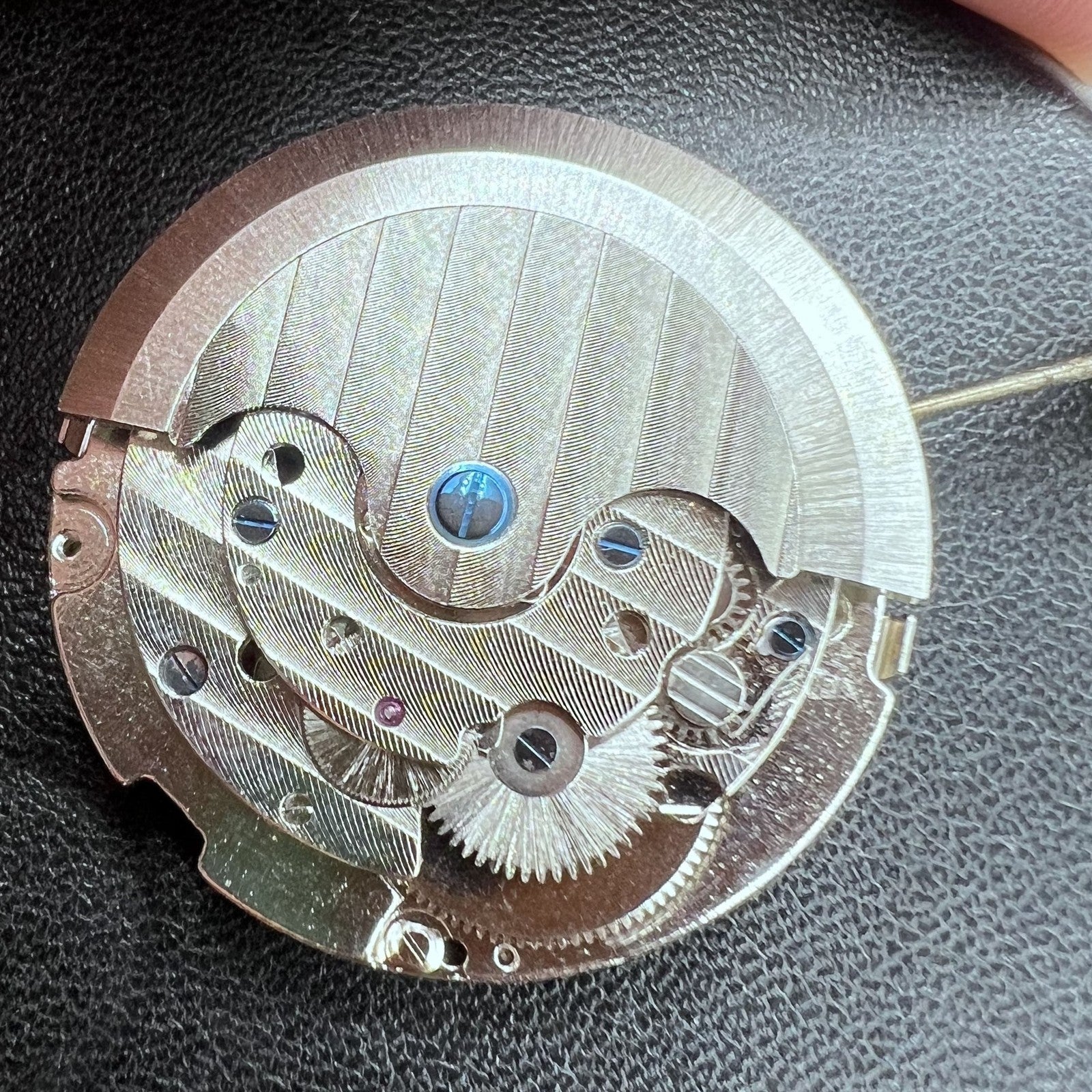 LB20 multifunctional watch with automatic movement and date display at 12 o'clock, sleek design.