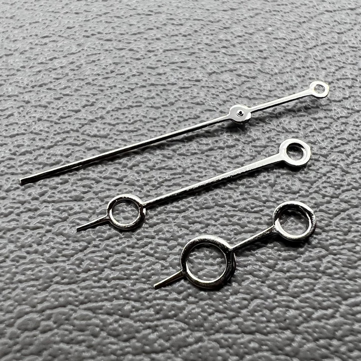 Set of 2 silver hollow circle watch hands without lume, compatible with NH35/36, NH38, NH72 movements by Modified.