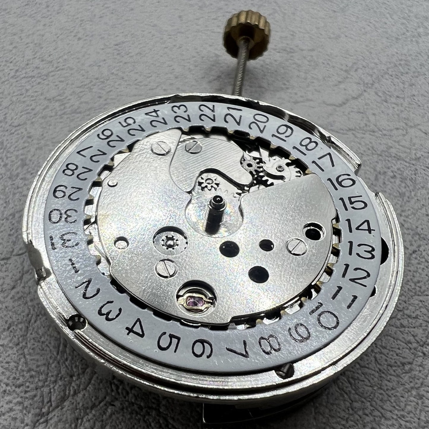 Dandong 7120 3 Zeiger Einzelkalender Automatisches mechanisches Uhrwerk
