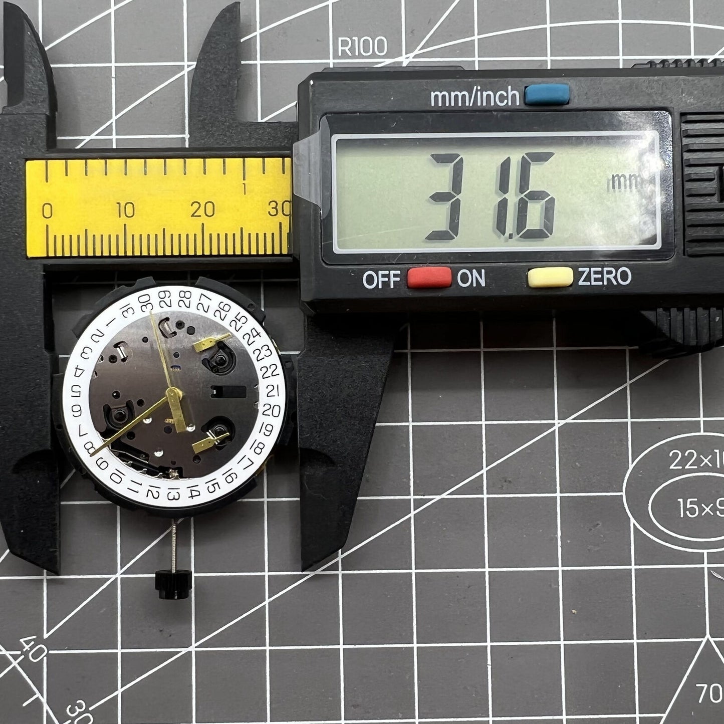 ETA G10.212 Watch Quartz Movement 3 Hands Date At 4.5 Movement