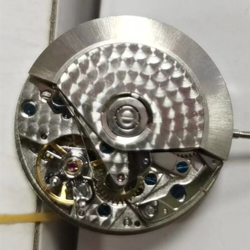Mouvement chronographe Dandong 7750 fabriqué en Chine, 3 aiguilles, petite seconde à 3, 6 et 9 heures, date à 12 heures