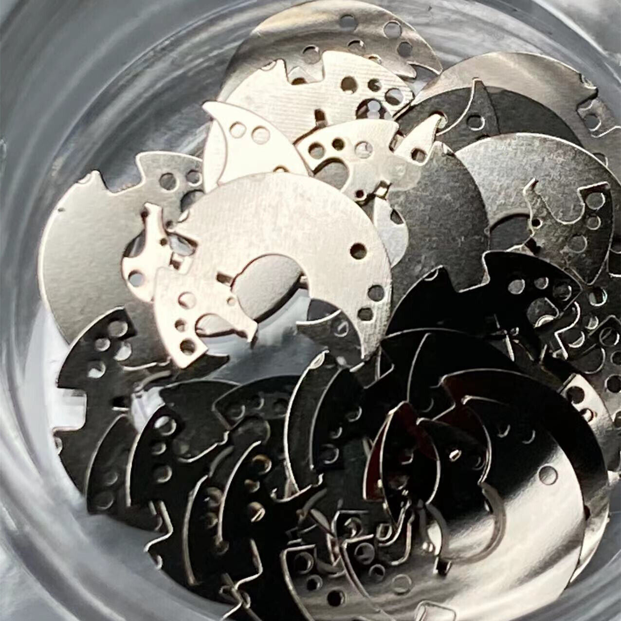 Date disk wheel jumper for Ronda 705/715/515 movement, precise watch accessory.