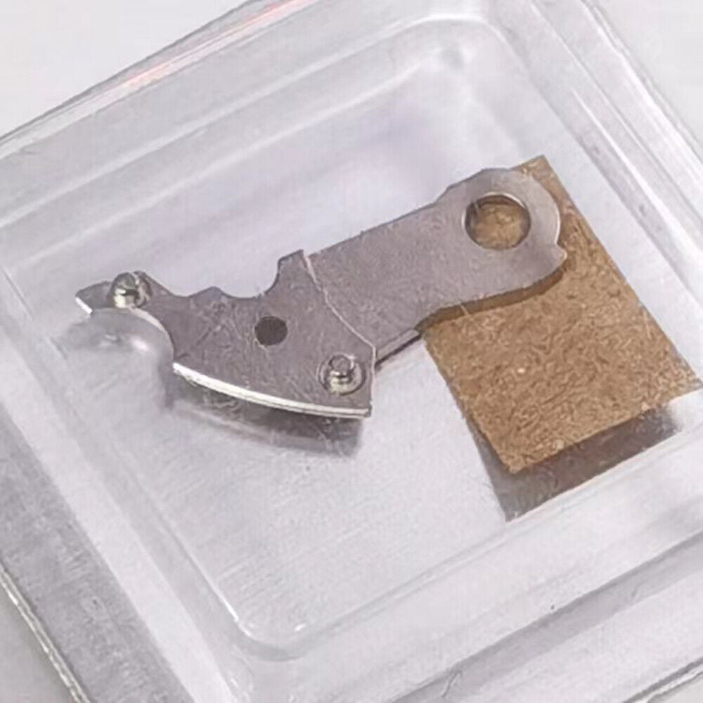 Éclisse de balancier en argent de fabrication suisse pour montre <tc>ETA</tc>2824 et <tc>ETA</tc>2836-2