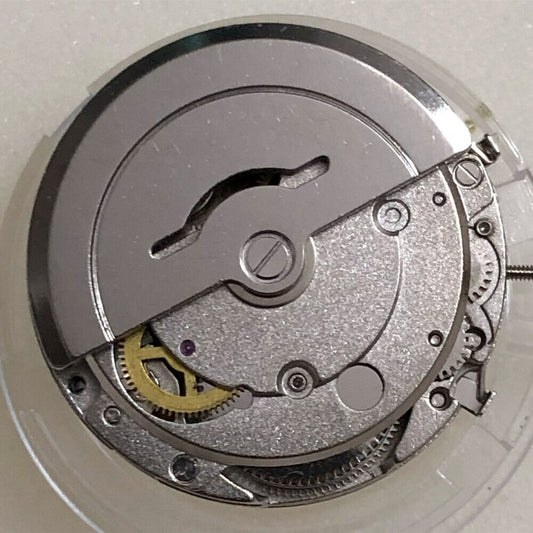 Mingzhu 2813 automatic mechanical watch movement with single calendar at 6 o'clock position for precise timekeeping.