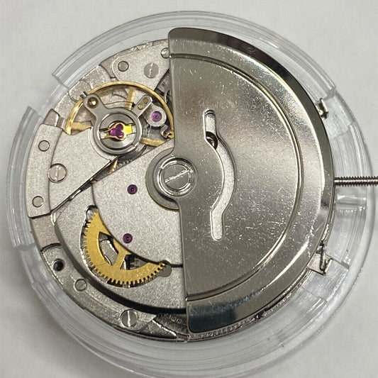 China Made 2813 automatic mechanical watch movement, single calendar, compatible with 8205 and 8215 models.