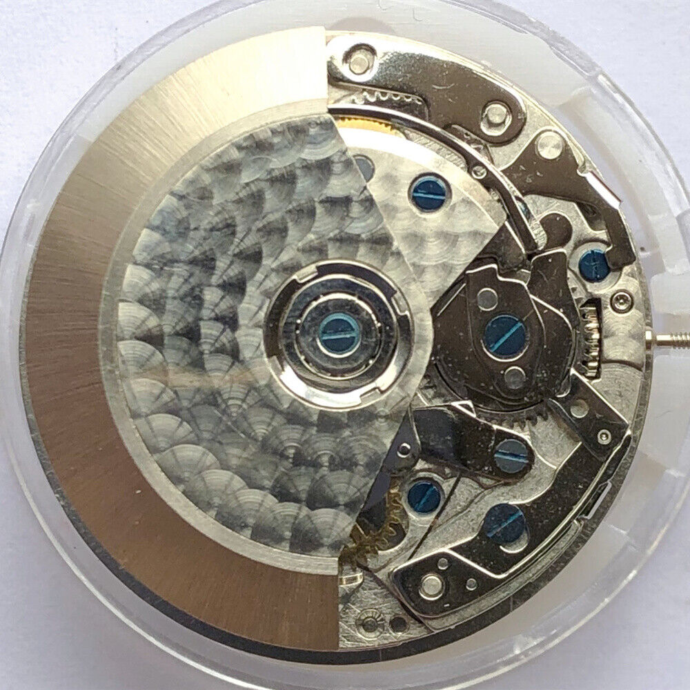 Dandong 7750 automatic mechanical watch movement showing single calendar at 6 o'clock for precision timekeeping.