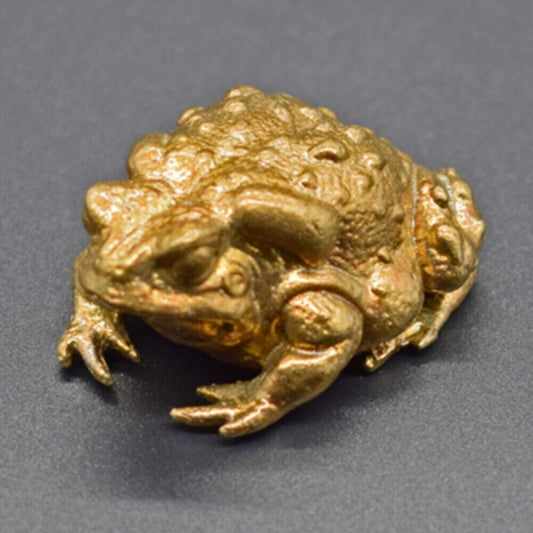 Vintage hand-carved solid copper toad frog figurine, detailed bronze model for collectors.