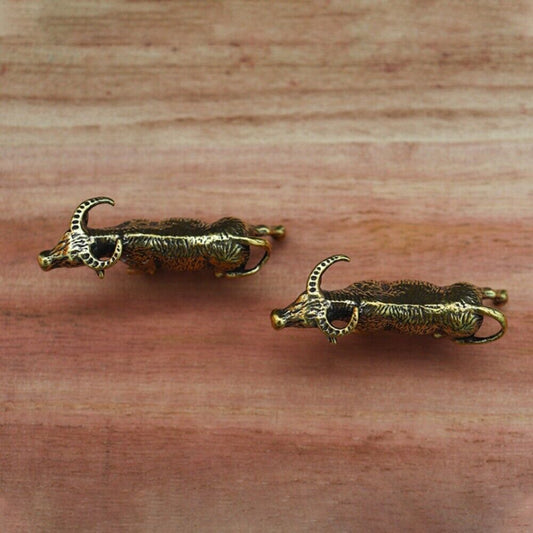 Hand-carved solid copper buffalo figurine, detailed bronze trinket for d�cor or collection.