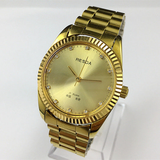 China Made Manual Mechanical Watch with 17 Jewels, Golden Dial, and Imitation Diamond Nail Accents