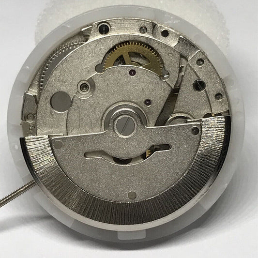China Made 2813 8205 8215 automatic mechanical watch movement with double calendar function.