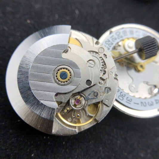 Silver 2824-2 automatic mechanical watch movement with single calendar, China made by Caldenar brand.