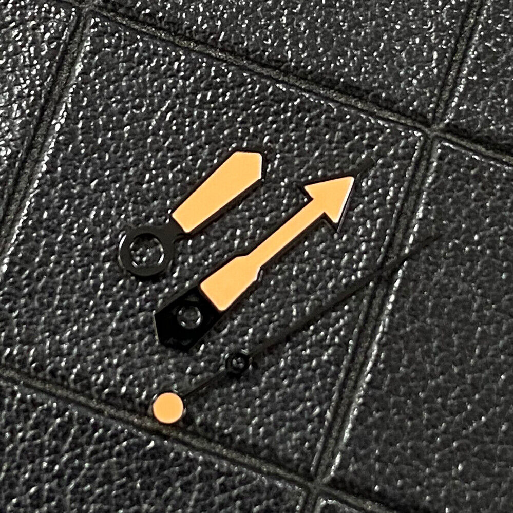 Green luminous watch hands with black trim, compatible with NH35/NH36/4R/7S movements for accurate timekeeping.