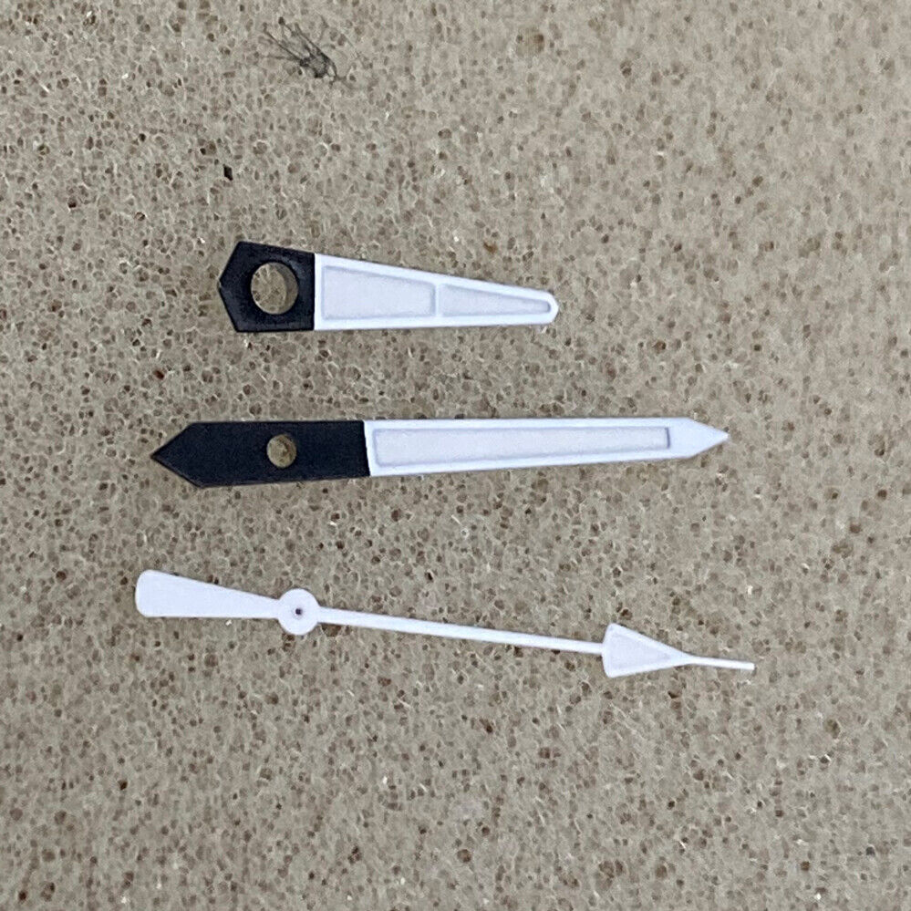White arrow-shaped watch hands with black trim and green luminous fill, compatible with NH35/NH36,.