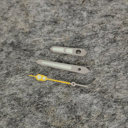Arrow-shaped green luminous watch hands with silver trim, compatible with NH35/NH36/4R/7S movements.