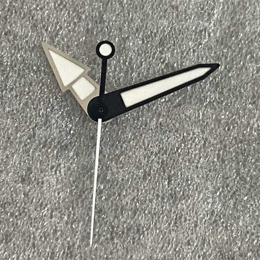 1. Green luminous watch hands with silver trim for NH35 movement, enhancing visibility and style.