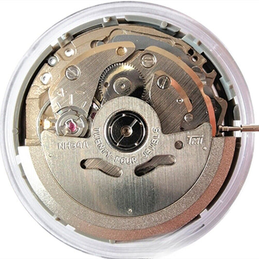 Genuine NH34 automatic watch with GMT function, white dial, date at 9 o'clock, mechanical hacking seconds.