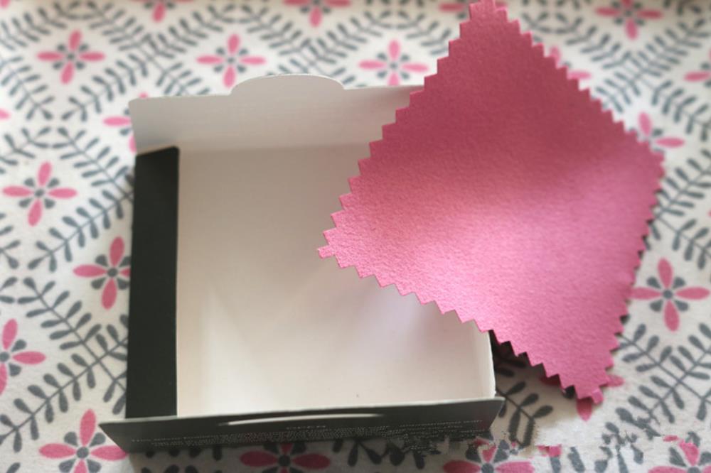 Set of 10 polishing cloths for cleaning sterling silver and platinum jewelry accessories