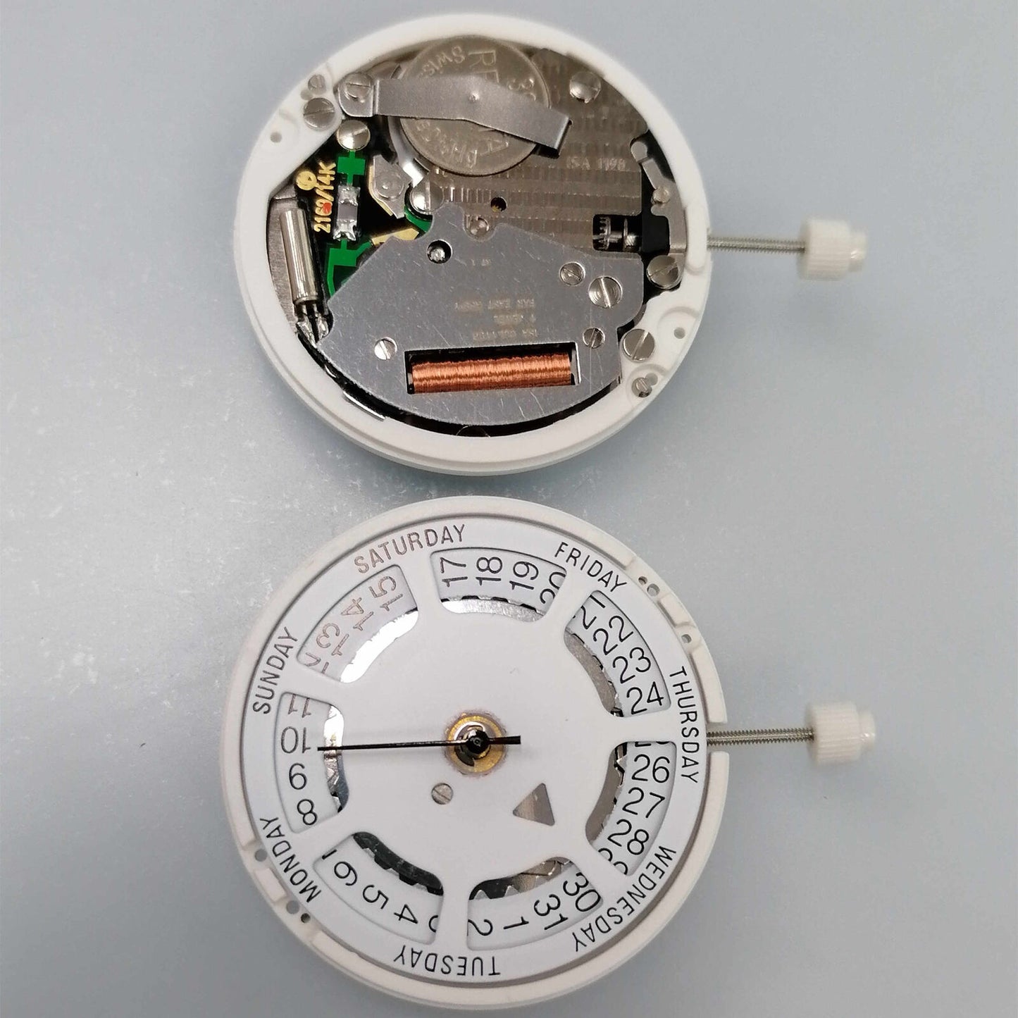 Watchmakers ISA 1198 quartz watch movement with day-date function, white dial, date at 3 o?clock, replacement part.