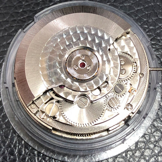 Seagull ST2555 automatic watch movement with second hand at 9H, big date, and perlage finish detail.