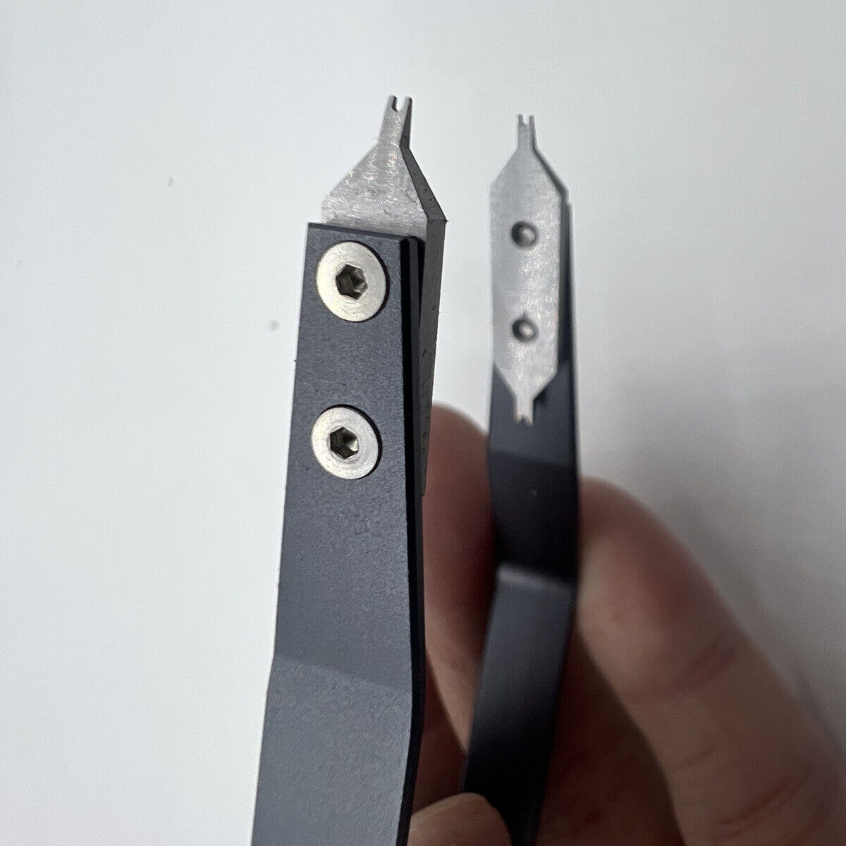 Pince à ressort de montre en acier inoxydable 7825 de type V pour la réparation de montres