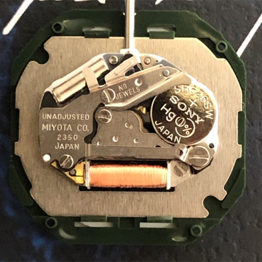 Miyota 2350 Quartz movement with day-date function and watch stem for precise timekeeping.