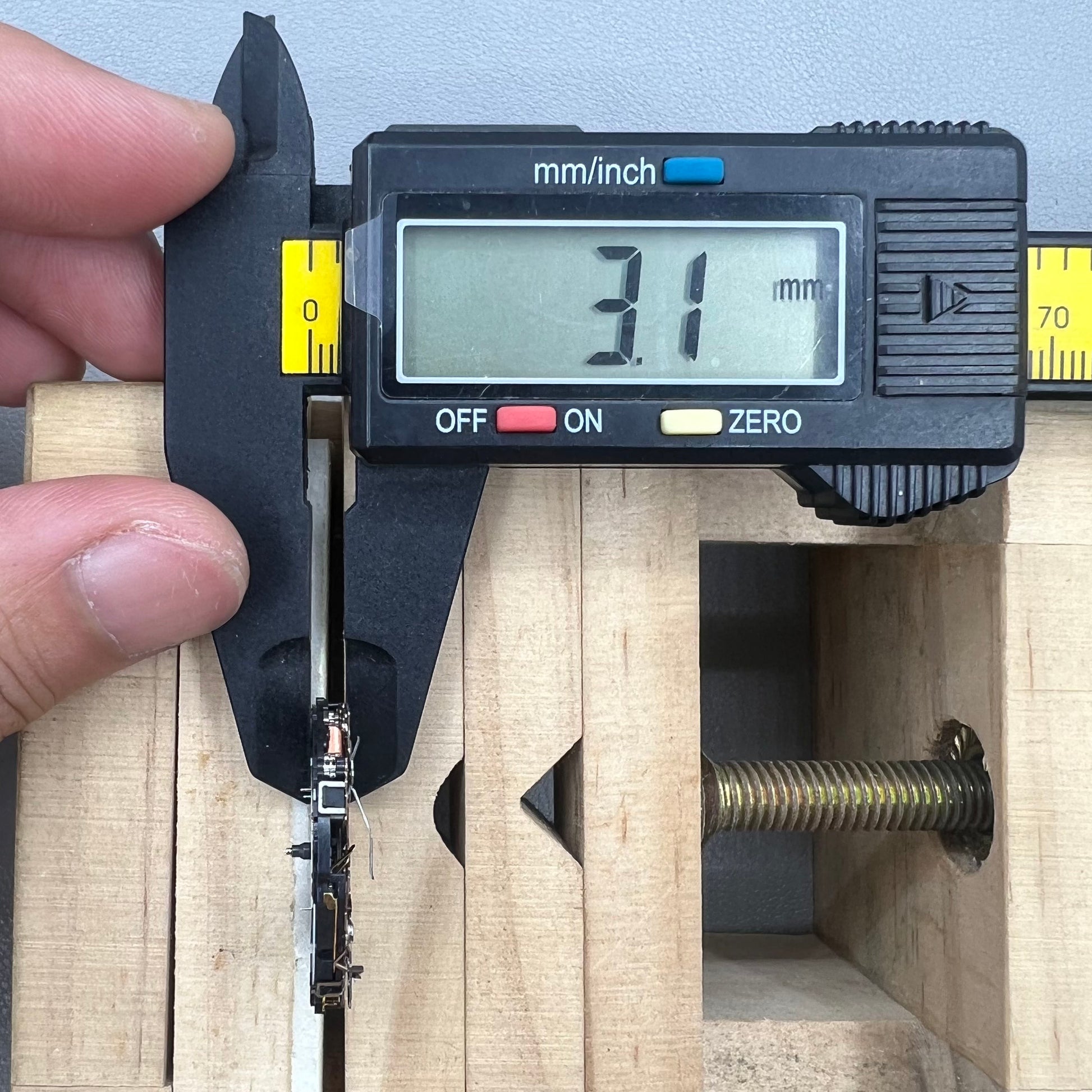 Seiko 7T85A quartz watch movement showcasing precision Japan-made craftsmanship for watch accessories.