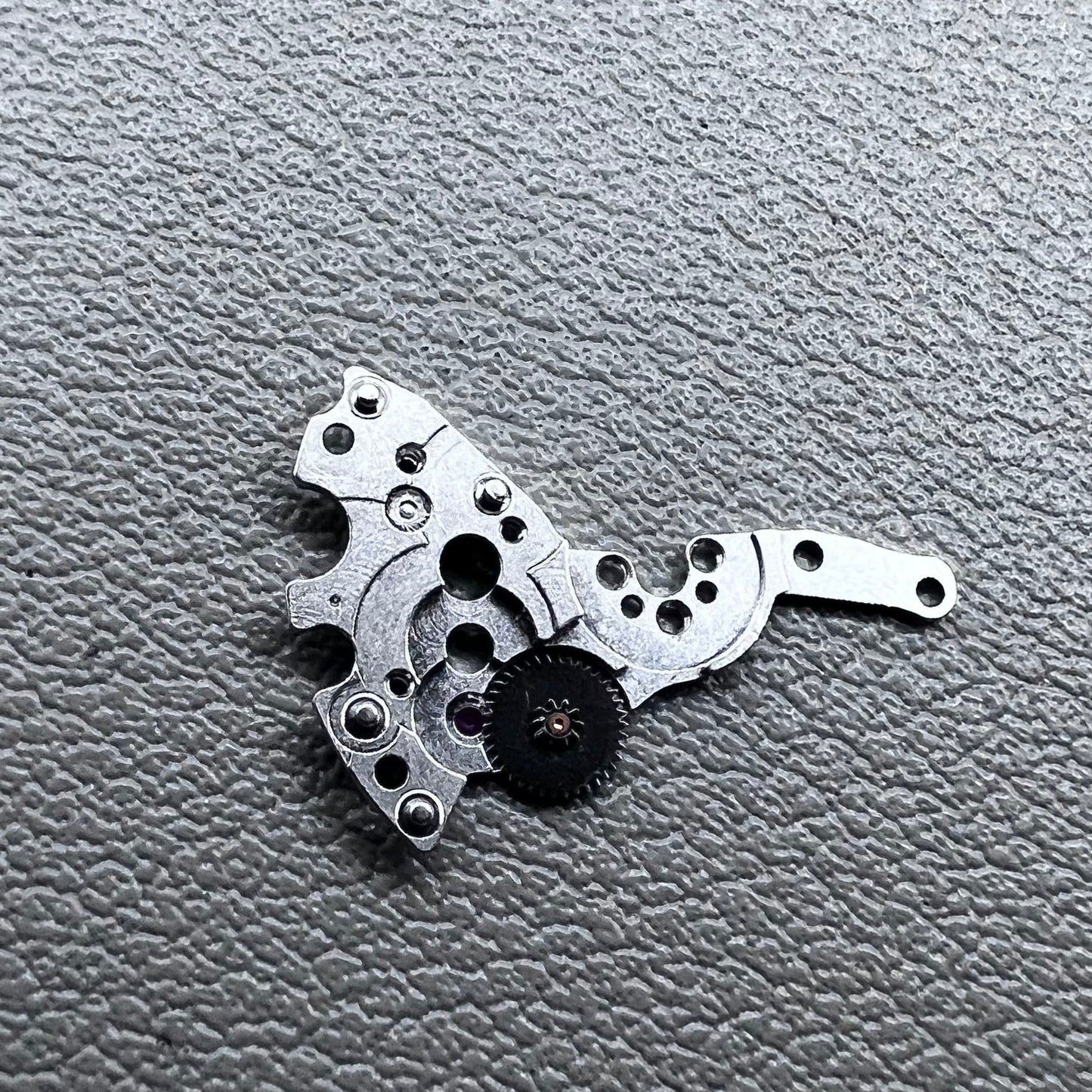 Automatic Wheel Bridge for L595.2 L592.2 ETA2000-1 movement watch part, precise fit and durable design.