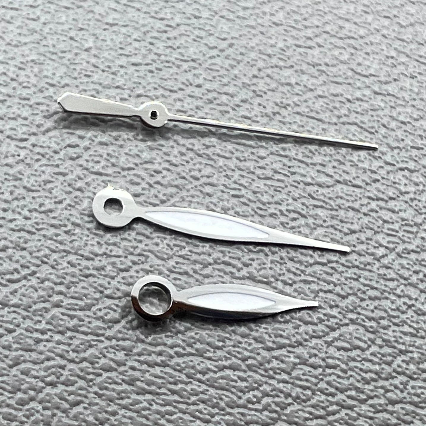 Green lume leaf-shaped watch hands with silver trim, compatible with NH35 NH36 7S26 NH70 NH72 movements.