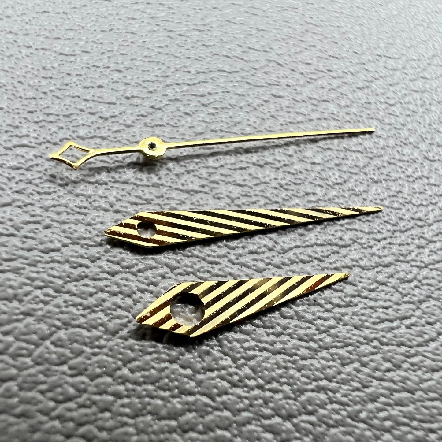 Ensemble d'aiguilles de montre dorées en sergé sans luminescence pour mouvement NH35 NH34 NH36 NH70