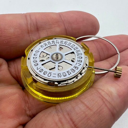 China Made Silver 2813 automatic watch with 8205 mechanical movement, single calendar at 3 o'clock