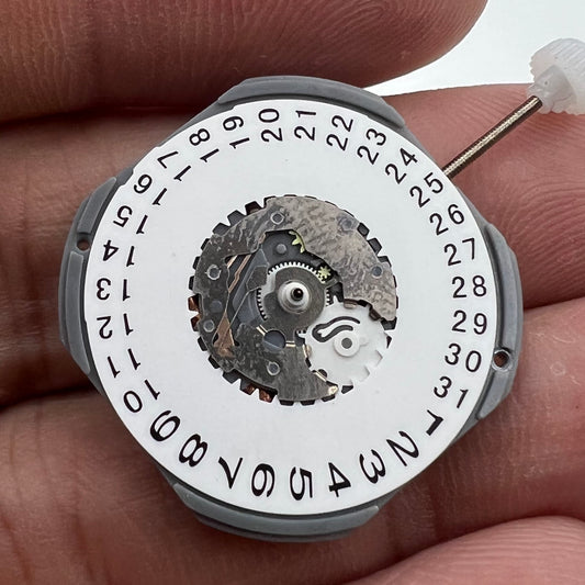 Sunon PE27 quartz watch with 3 hands and date feature, sleek design for daily wear.