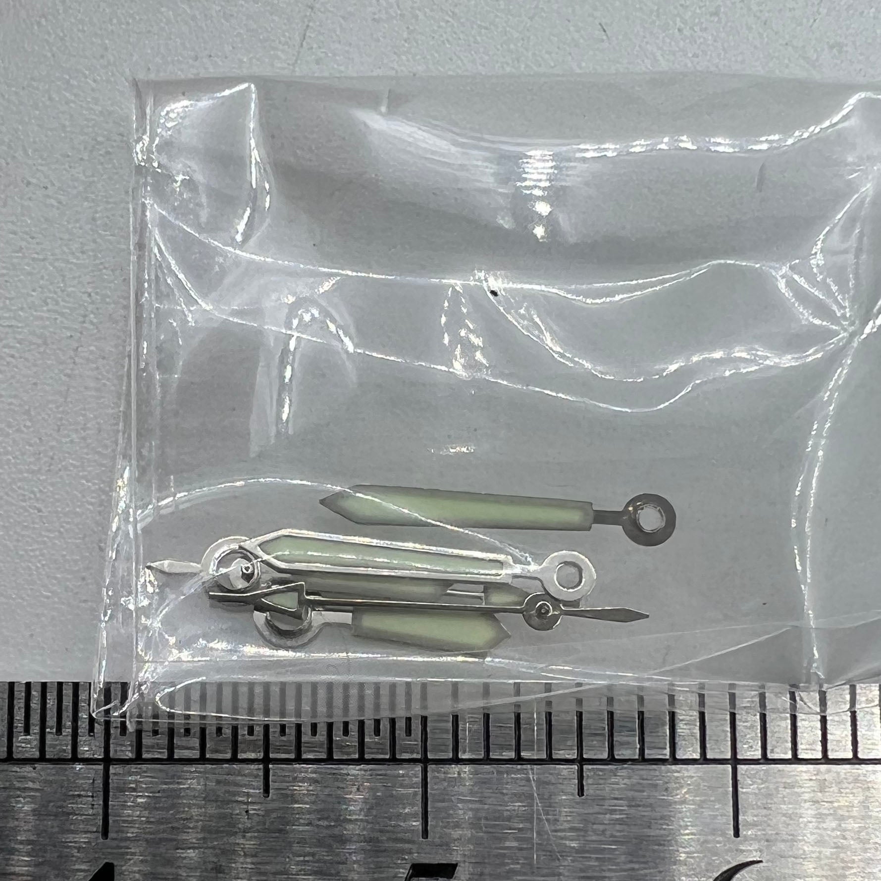 Luminous watch hands set for Miyota 2115, ideal repair parts with 12mm/11mm/8mm lengths.