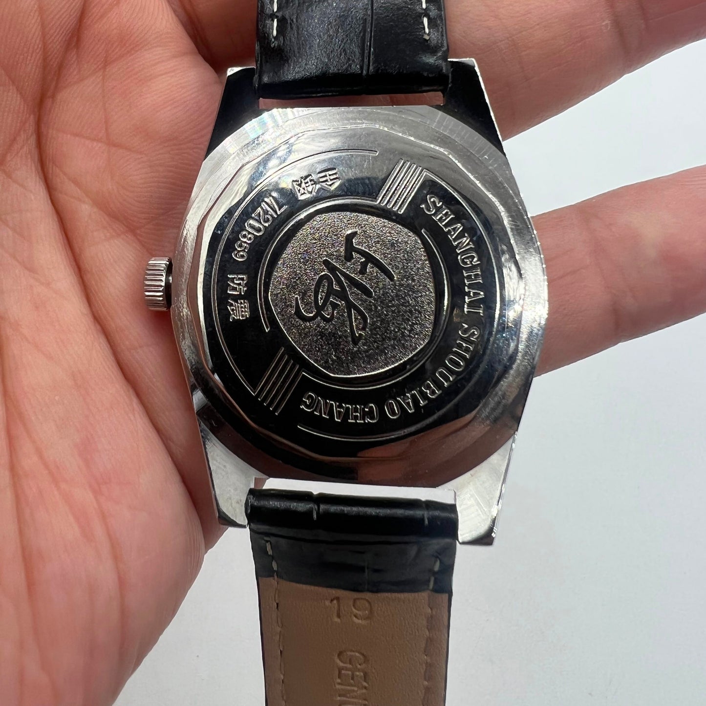 Shanghai Factory 7120 37mm men's manual mechanical watch, shock-resistant design for daily durability and classic style.