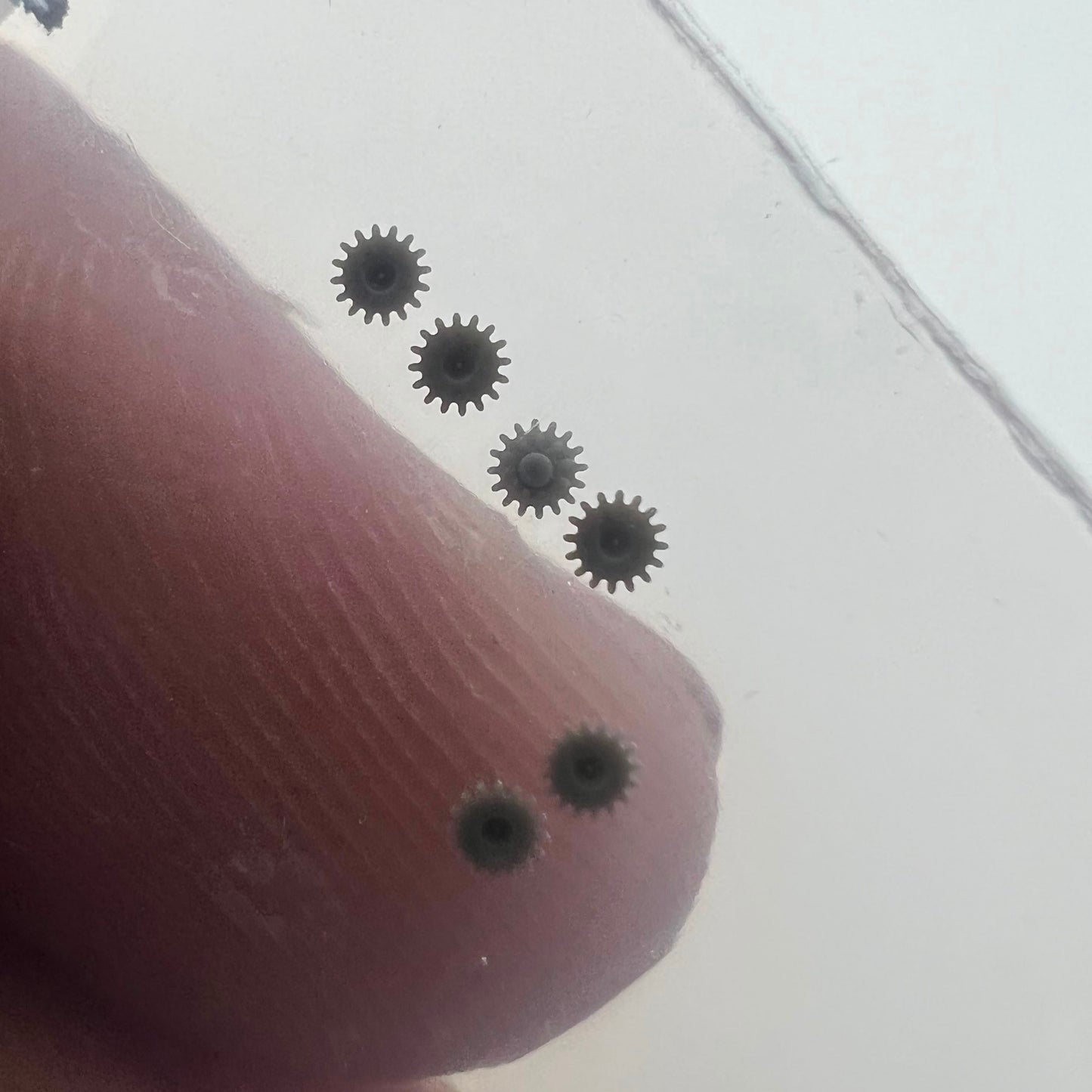 Intermediate date wheel spare part for NH05 NH06 movement, high-precision Seiko watch accessory.