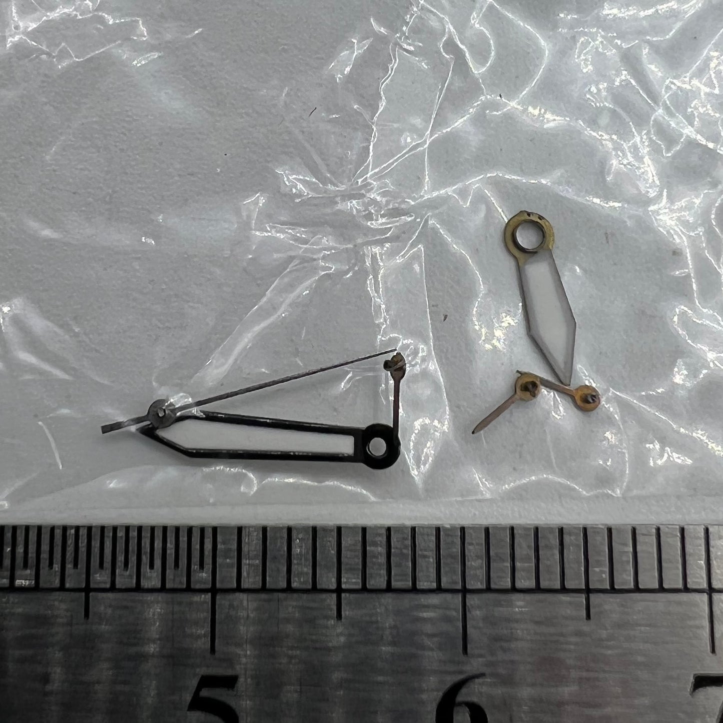 White watch hands with black trim for Miyota OS10 OS20 OS22 OS60 OS80 movements, precise and stylish.