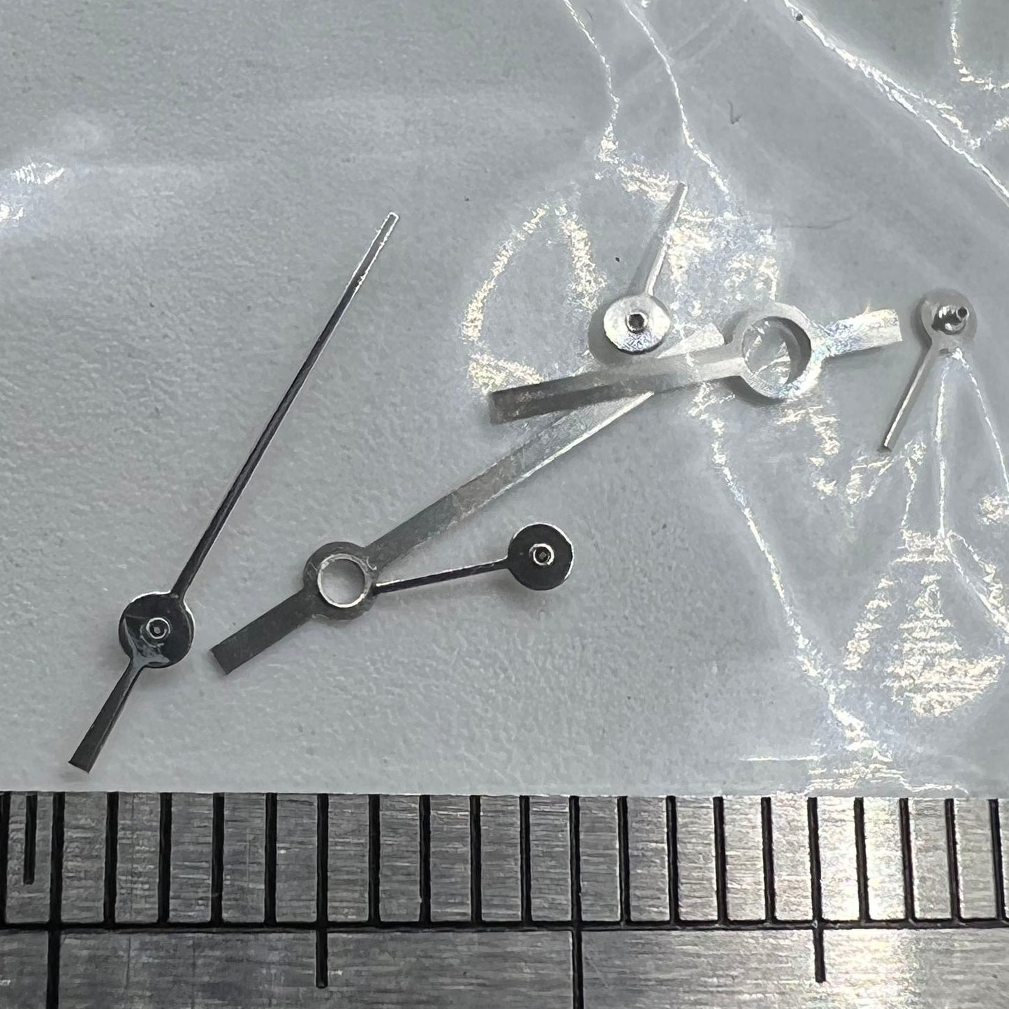 Silver watch hands set by P1-H5-NO18, compatible with Ronda 5030.D quartz movement for precise timekeeping.