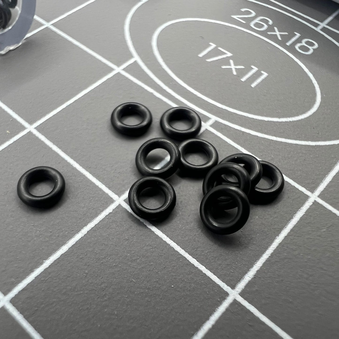 300pcs Japan waterproof mini O-ring kit with 30 sizes (1.5-1.8mm) for watch crown seal replacement.