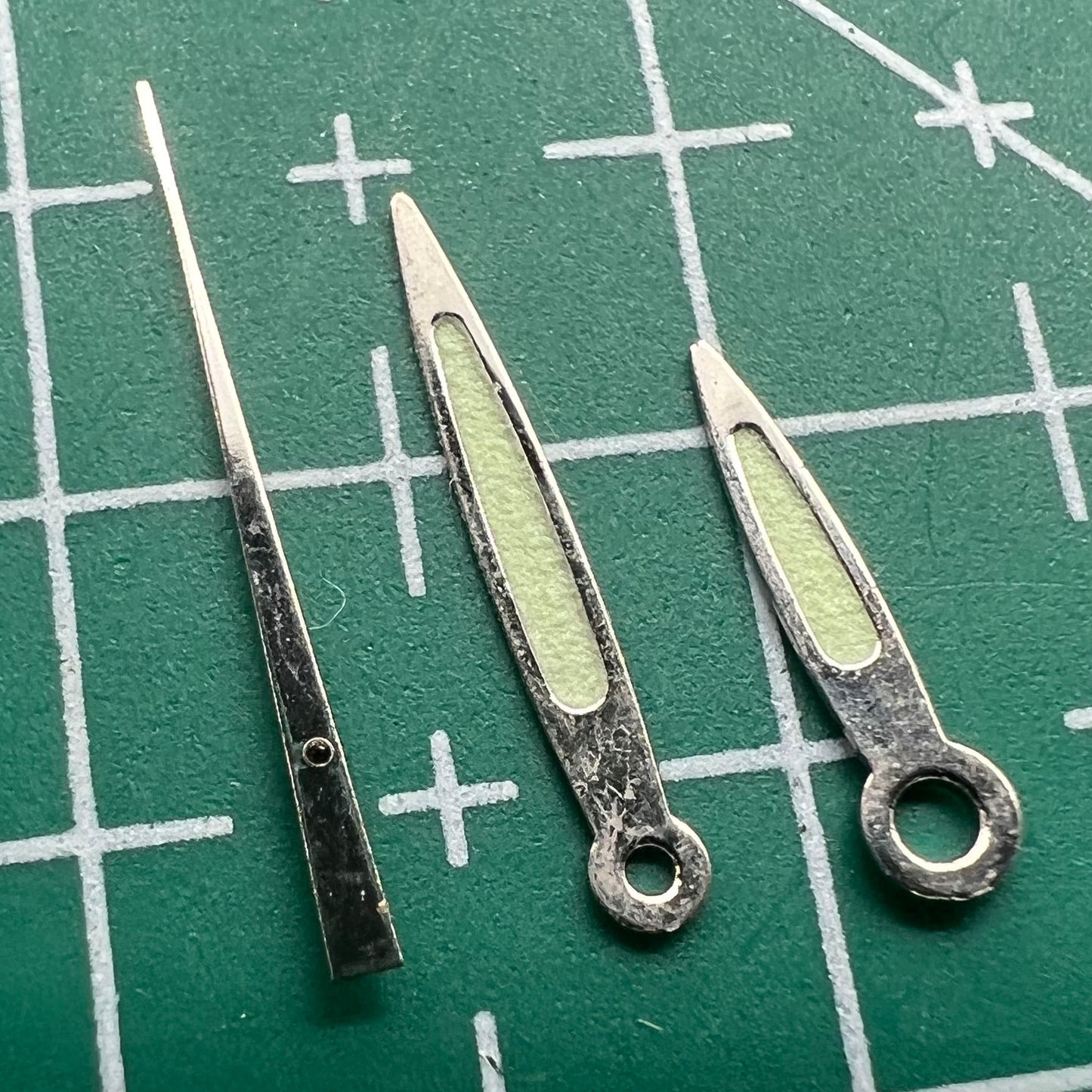 Arrow-shaped green luminous watch hands set for Miyota 2035, 2115, 2105, 2305 movements, ideal for easy time reading.