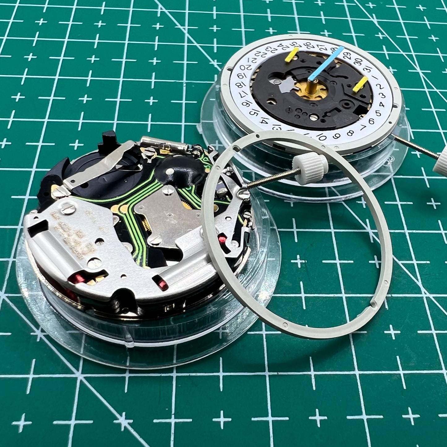Swiss Made ISA 8162 Date At 4 Quartz Movement ISA 8172 Movement Replacement