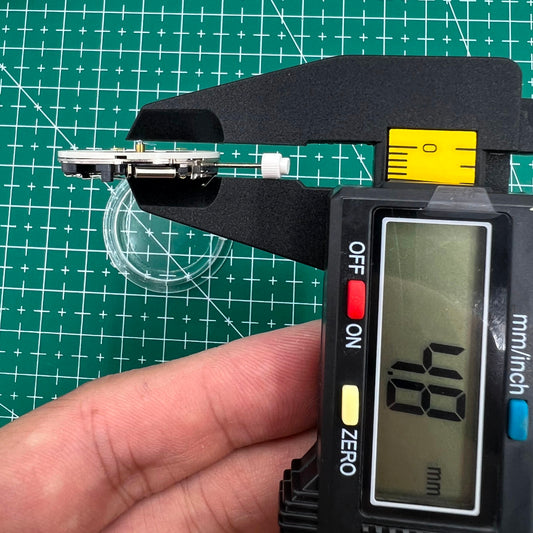 Swiss Made ISA 8162 quartz watch movement with date at 4, replacement for ISA 8172 models.