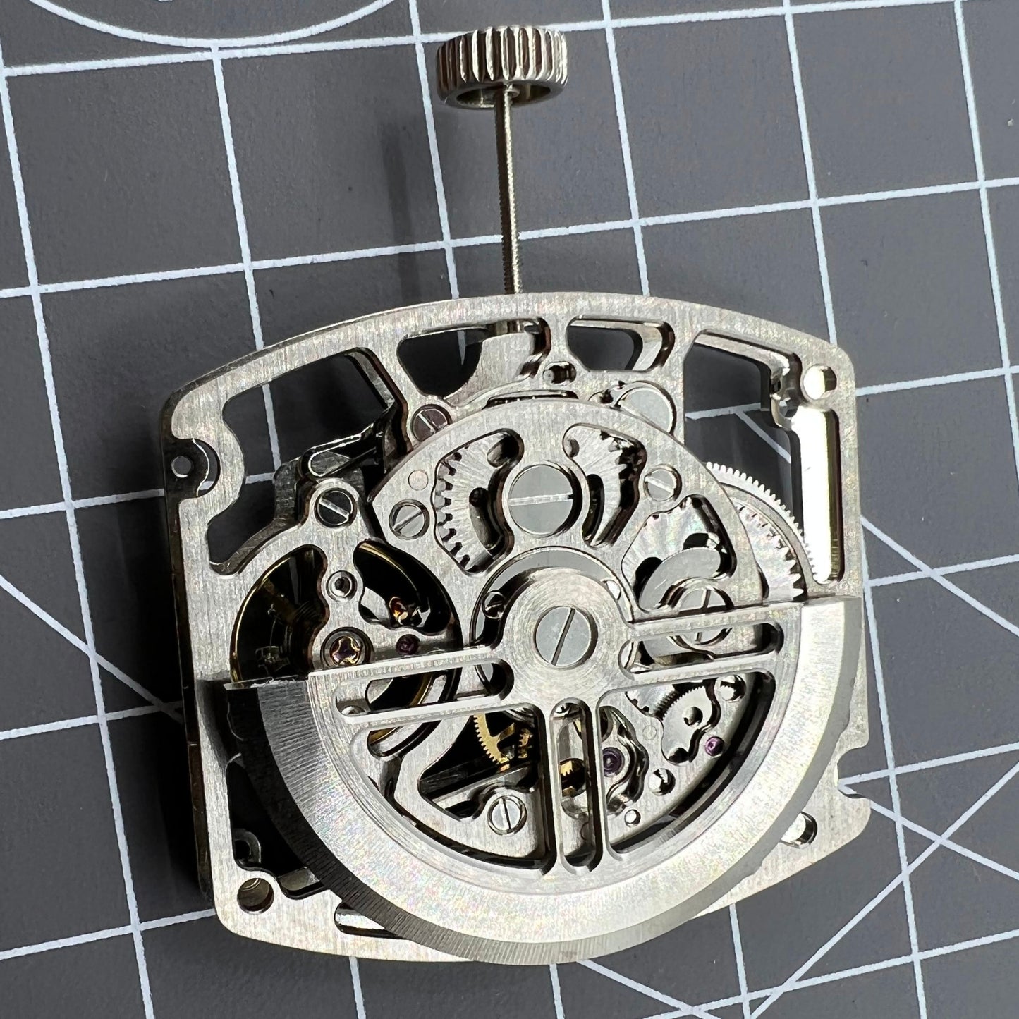 HZ1C01A silver barrel-shaped automatic watch showcasing Asian-made precision