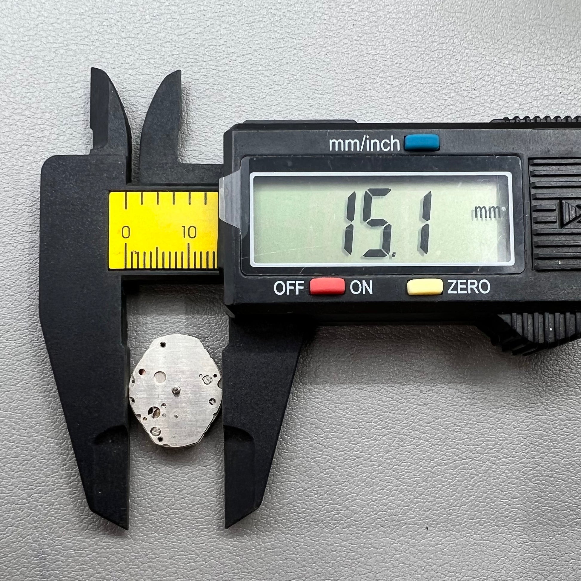 Japan Morioka Tokei V252A quartz watch movement with 2 hands and small second, precise timekeeping.