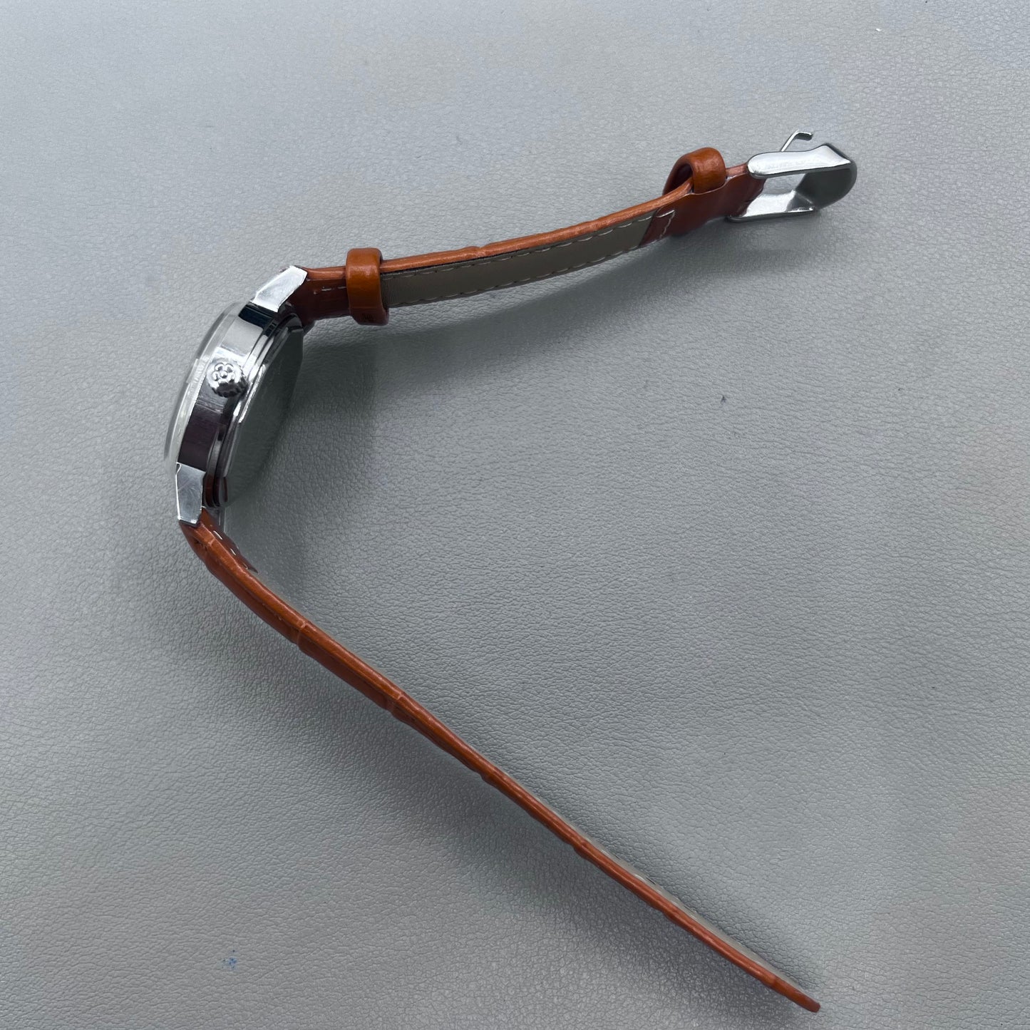 Light brown Shanghai manual mechanical watch with single calendar, 17 jewels, shock-resistant design for durability.