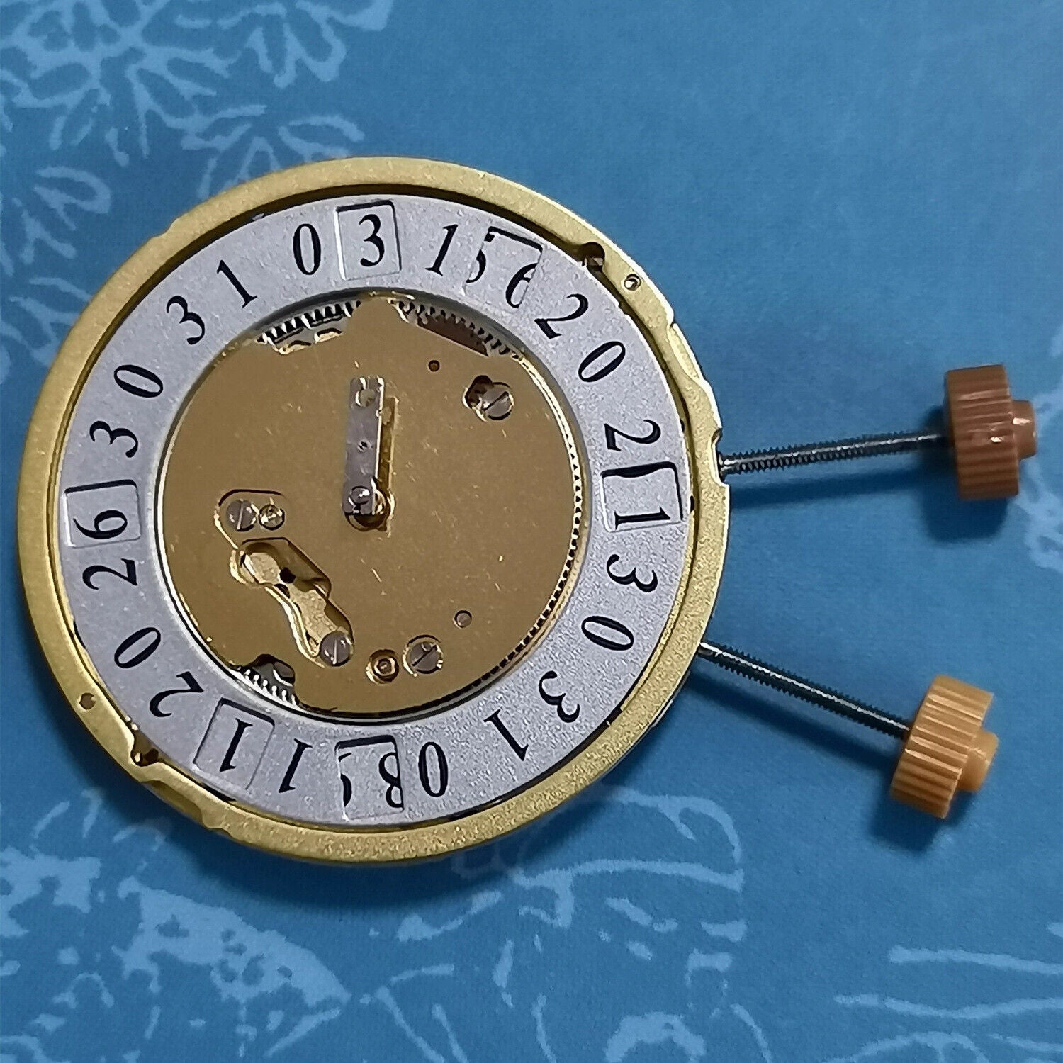 Ronda 6202.B quartz watch movement with 2 hands and double stems, vintage stock by Ronda.